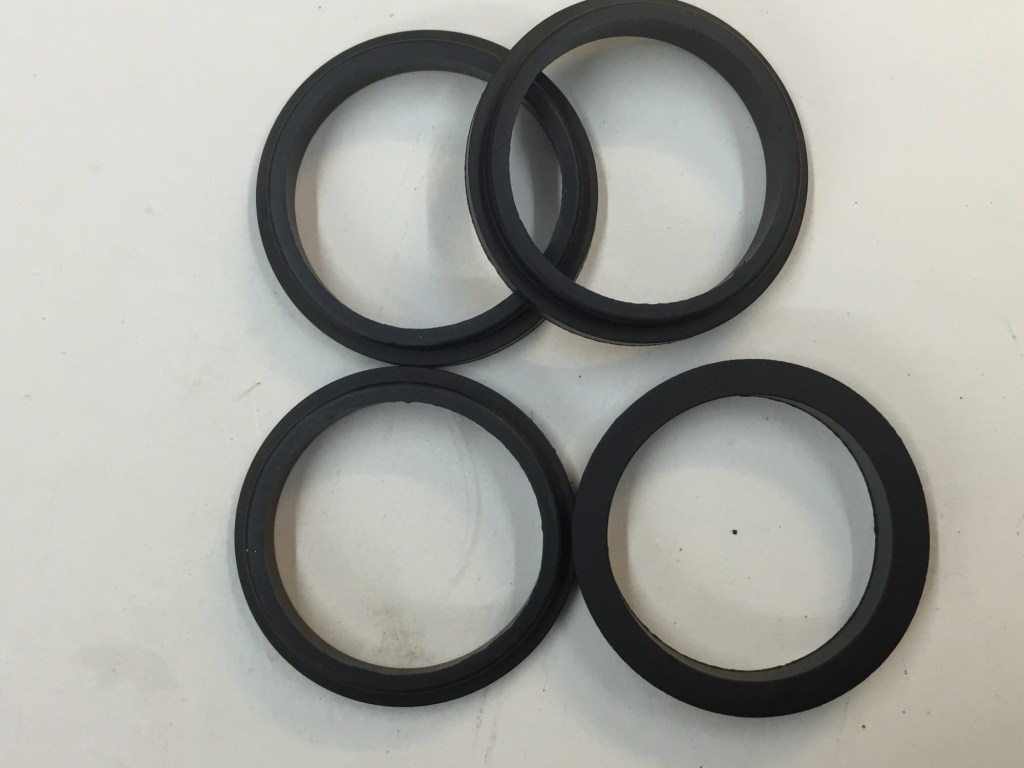 Headlight support tube rubbers T2700340