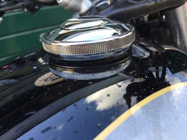 Chrome locking filler cap Bonneville, Thunderbird 900, Thunderbird Sport, Legend - Image 6