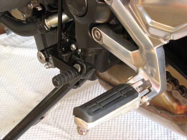 Rider Footrests with rubbers (pair) for extra grip available for 675, 955 Daytona, 1050 Tiger and Tiger Sport 660. - Image 6